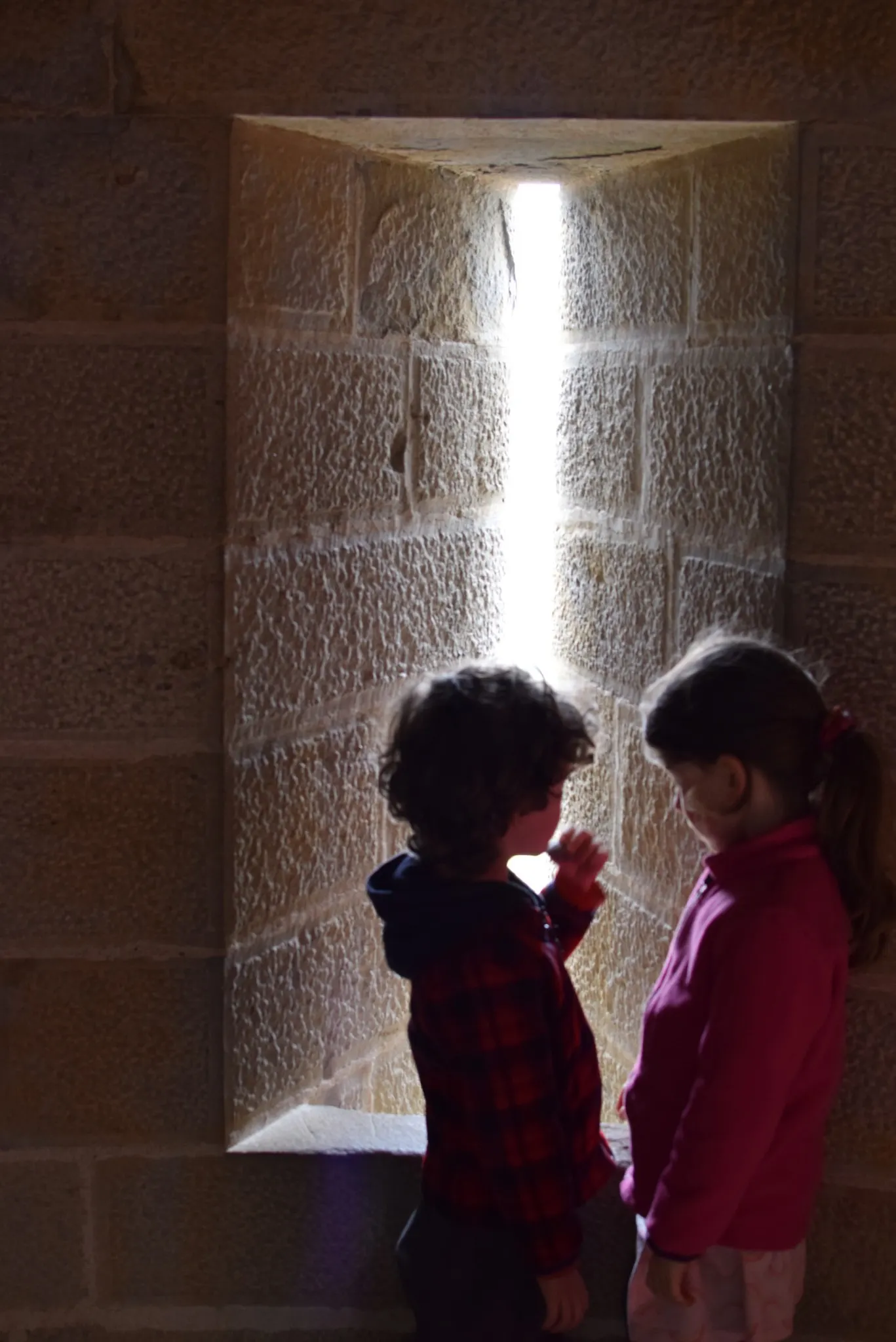 Enfants jouant dans le château