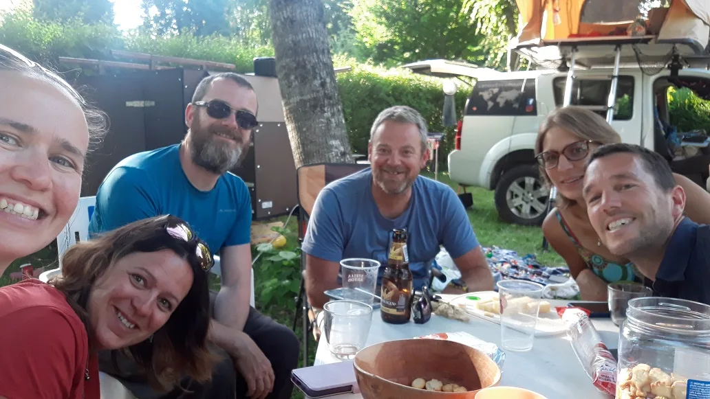 Moment en famille au Domaine le Colombier pendant nos retrouvailles familiales en vadrouille.
