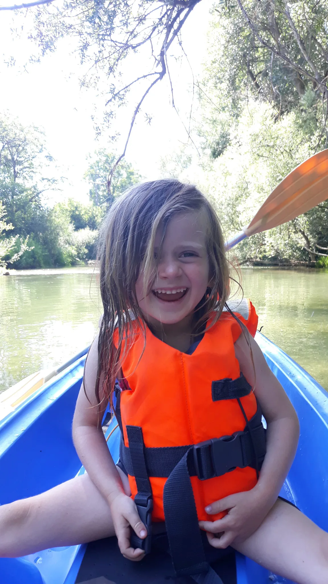 Balade en canoë sur l’Aube avec les Bos'Trotters lors de nos retrouvailles familiales.
