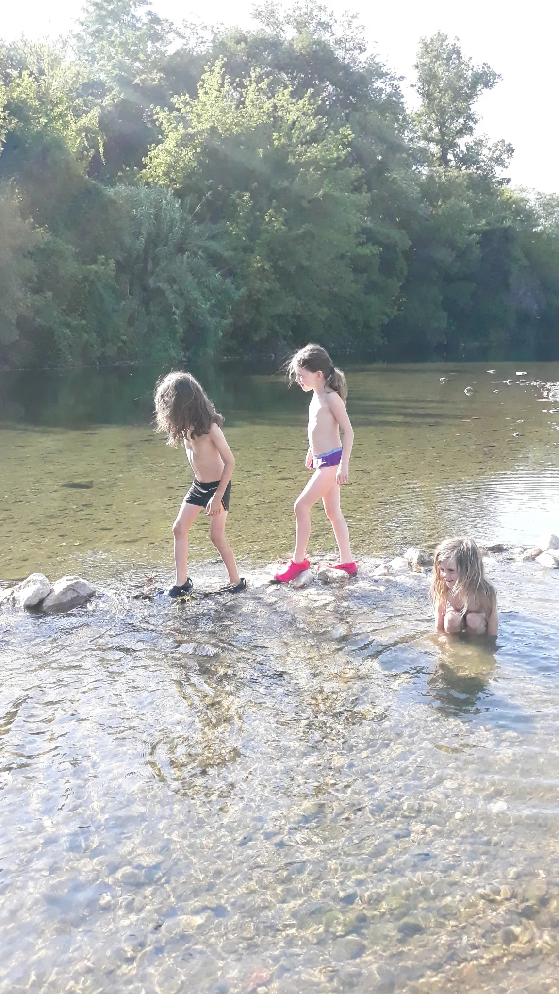 Un spot de rêve au bord de la Cèze près de Goudargues, parfait pour se détendre en famille.