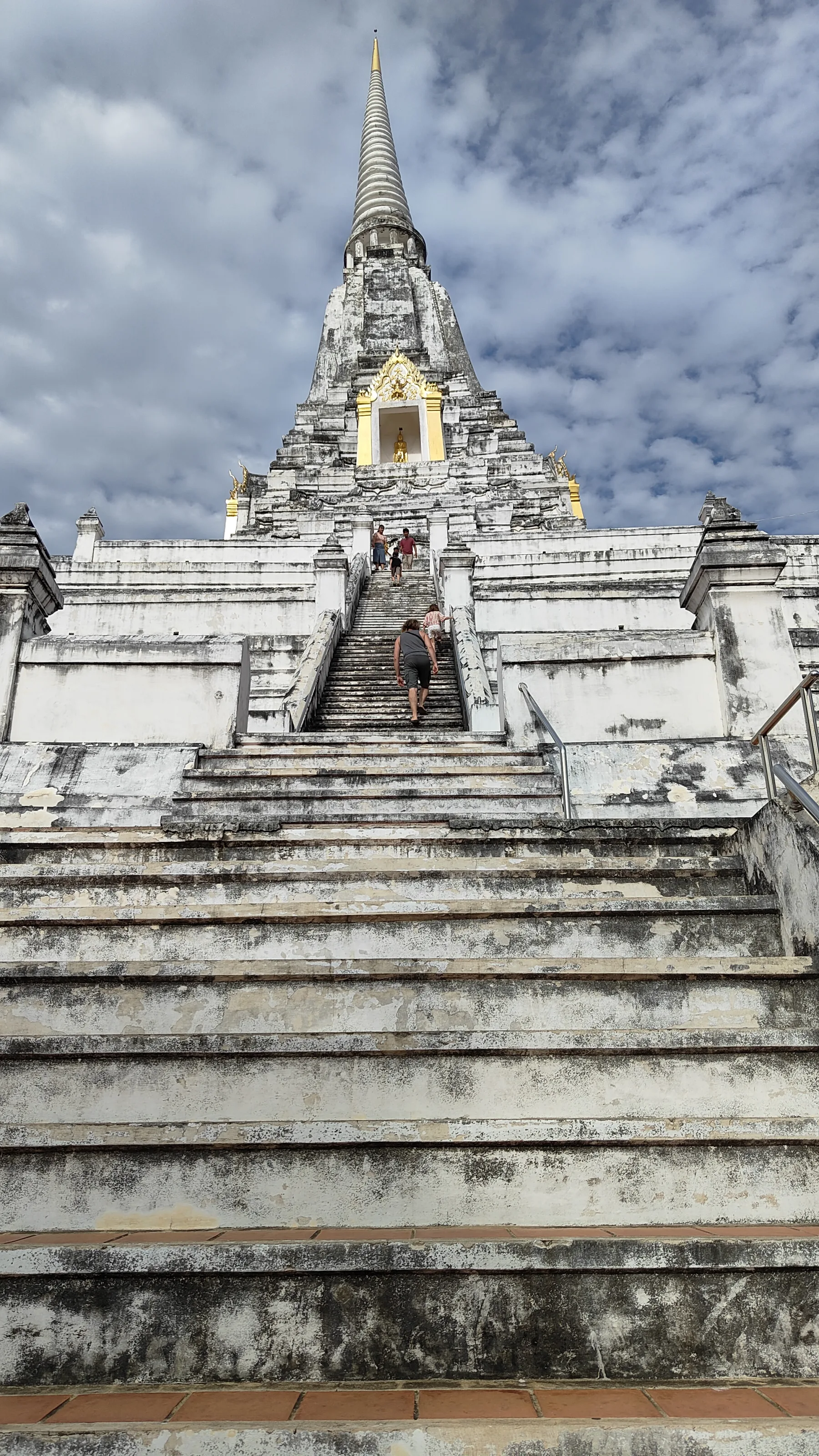 Wat Phukhao Thong