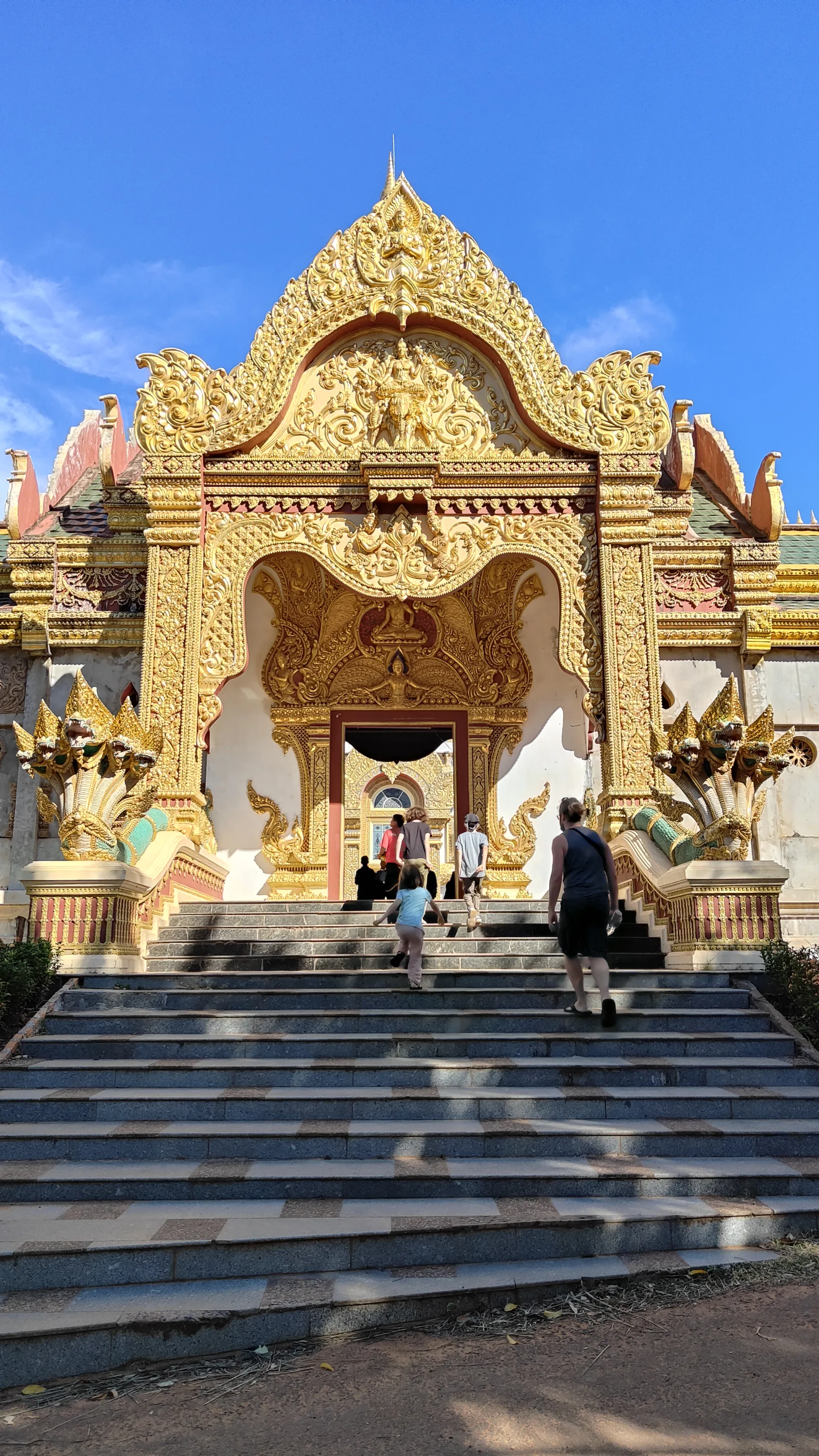 Phra Maha Chedi Si Chai Mongkhon