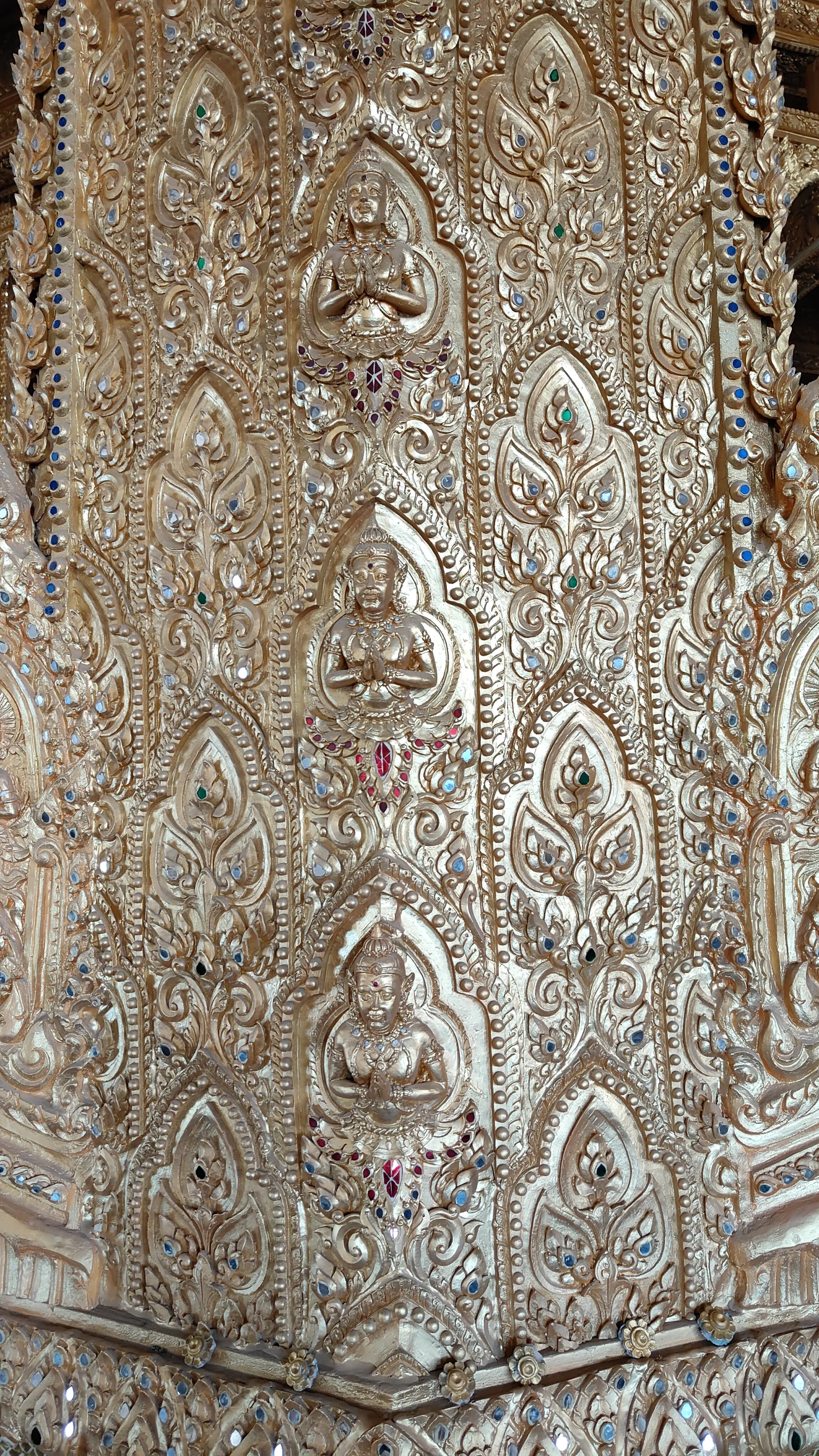 Phra Maha Chedi Si Chai Mongkhon