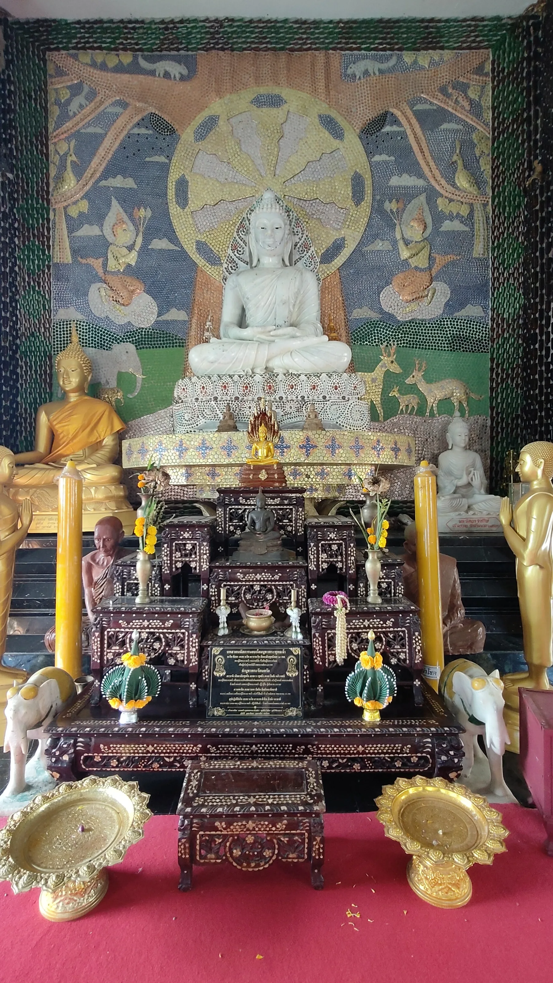 temple bouteilles Wat Lan Khuad