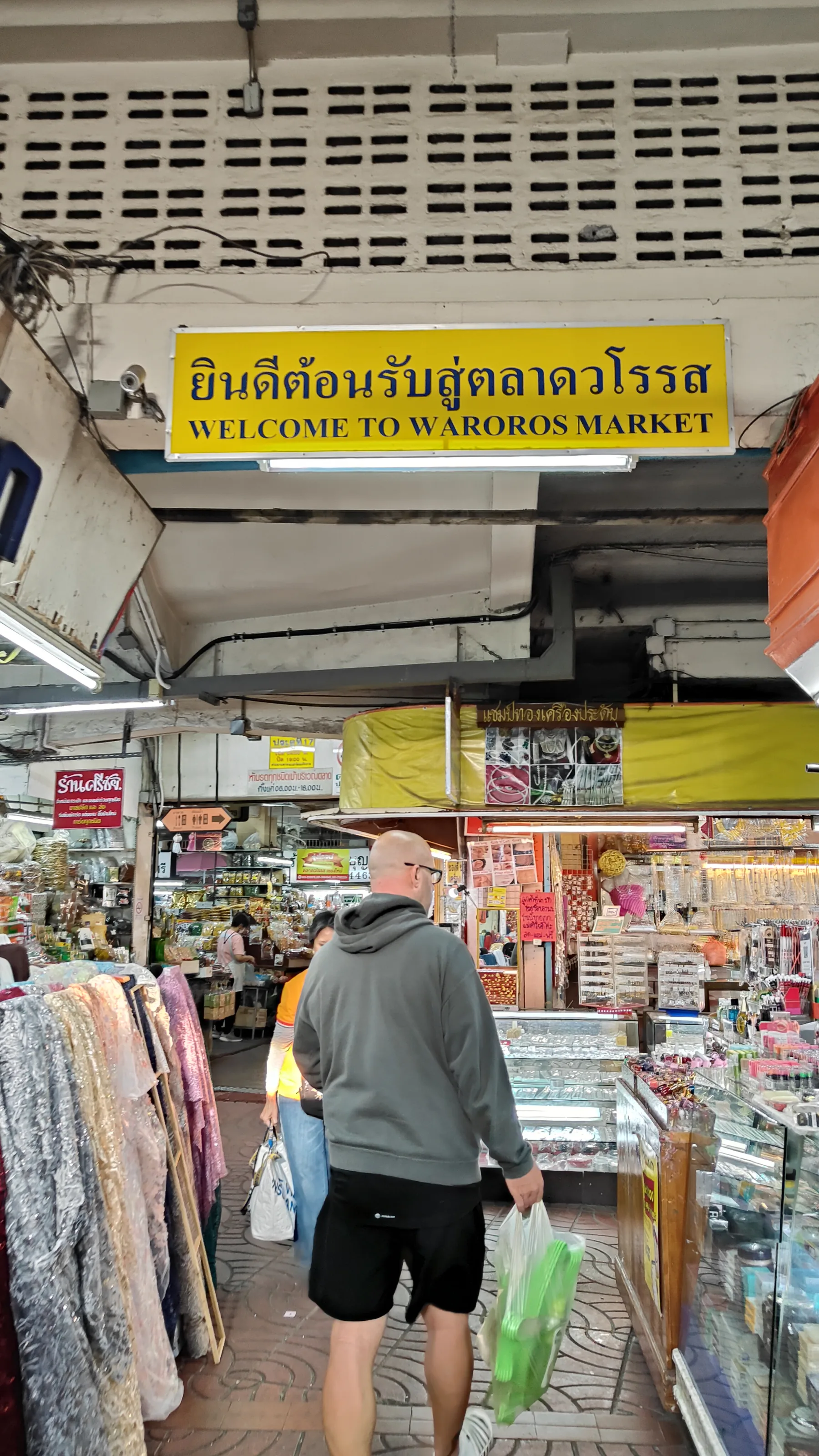Warorot market