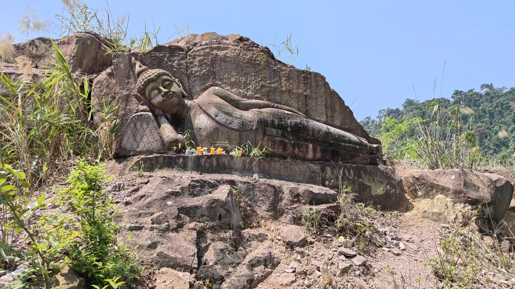 boucle de Thakekh - Sandstone Buddha Rock Sculptures