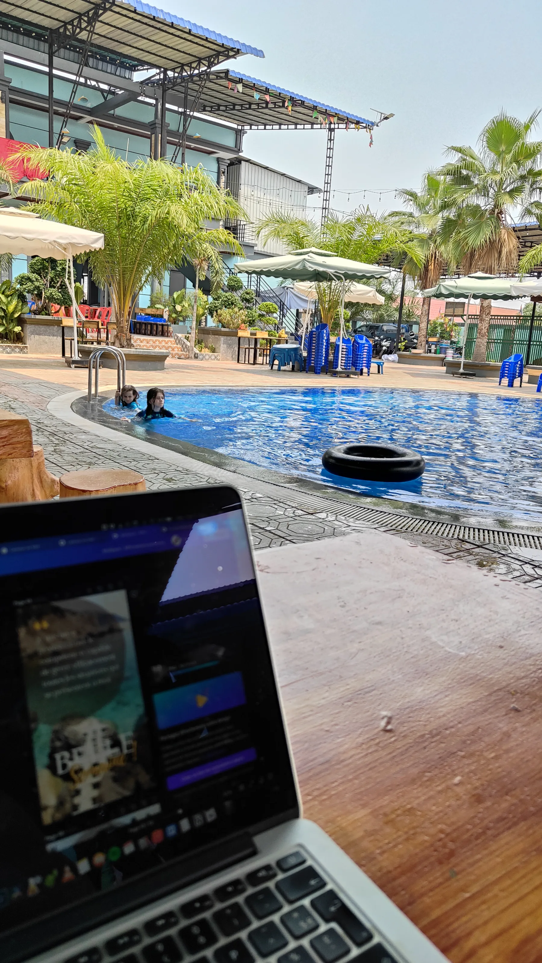 piscine vientiane