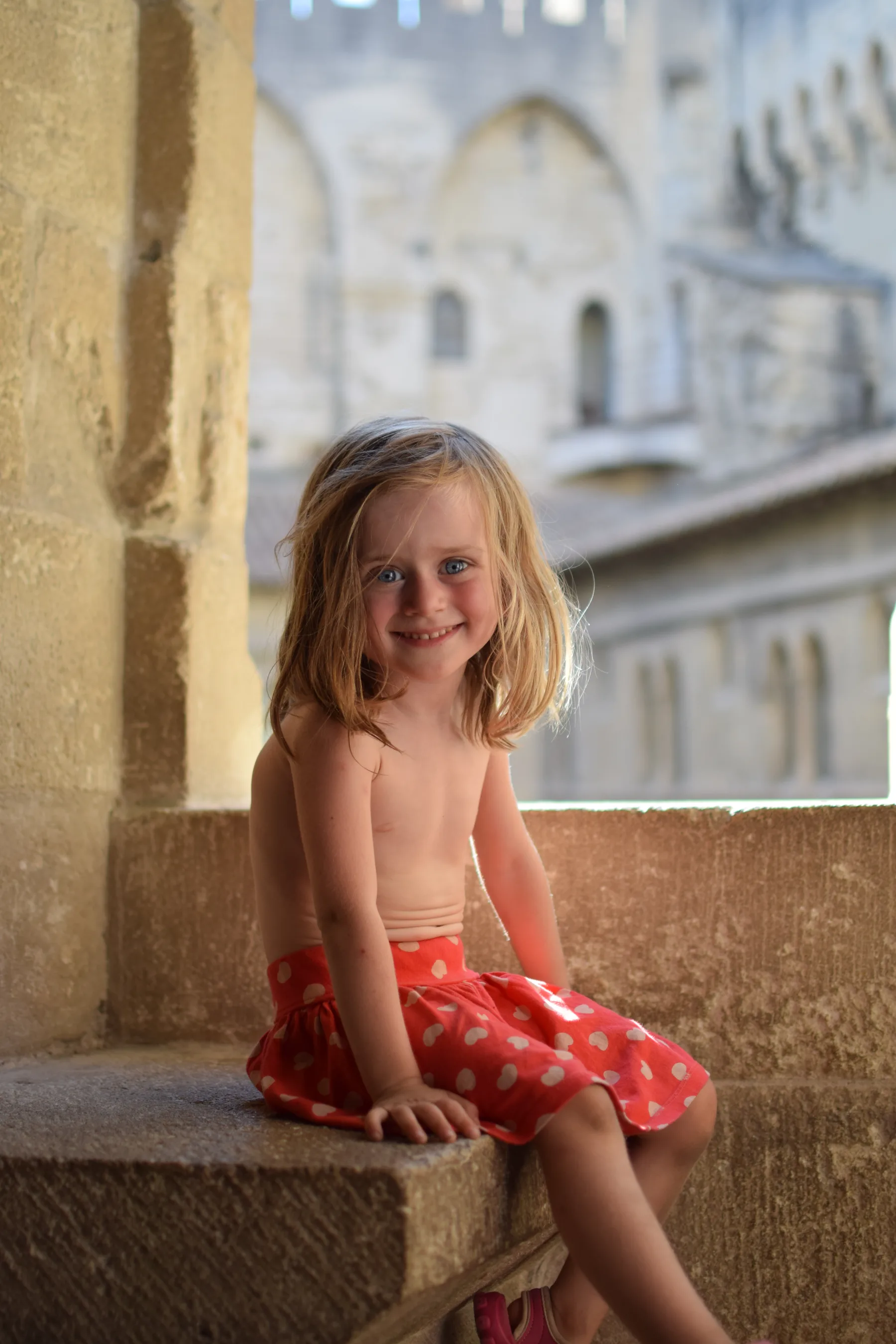 Enfants découvrant le Palais des Papes