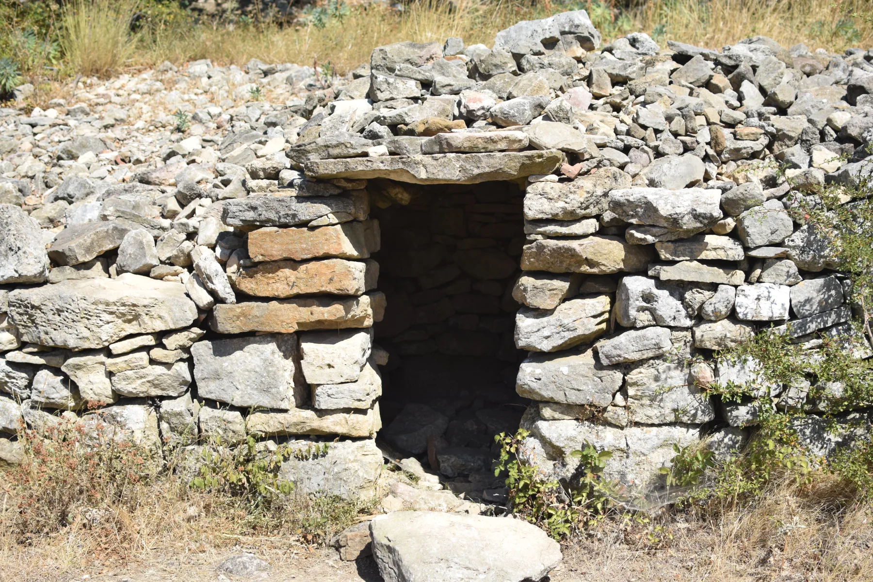 Ruines antiques du Camp César à Laudun l’Ardoise