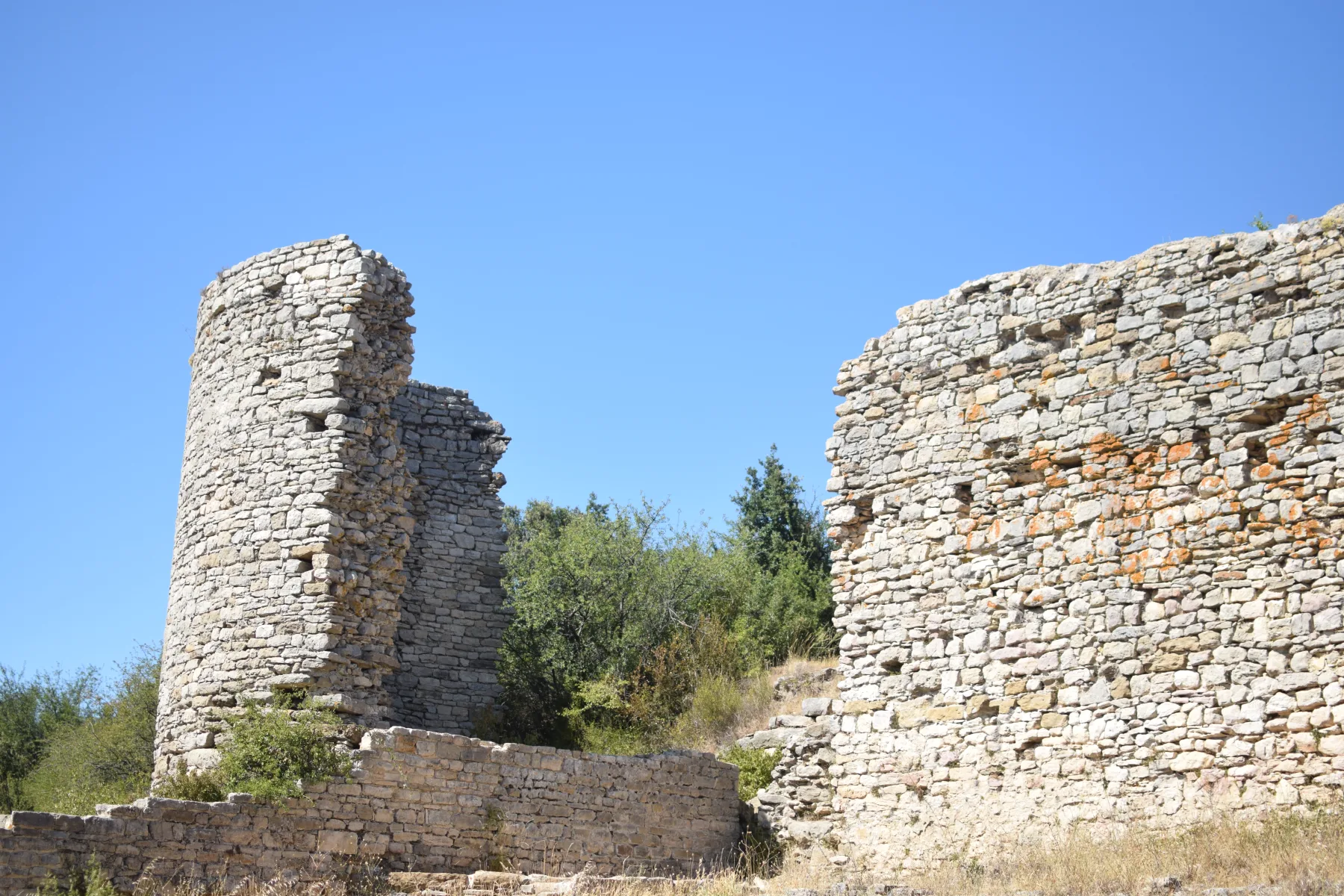 Ruines antiques du Camp César à Laudun l’Ardoise